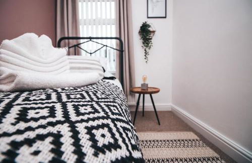 Commercial House, By Solace Stays - Foto 33