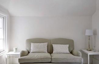 Double-Bed Bedroom, Living Room and Kitchenette, private Bathroom and Utility Room available at Willow House, Shepperton - Foto 11