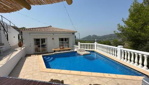 Beautiful villa with pool and stunning view - Foto 2