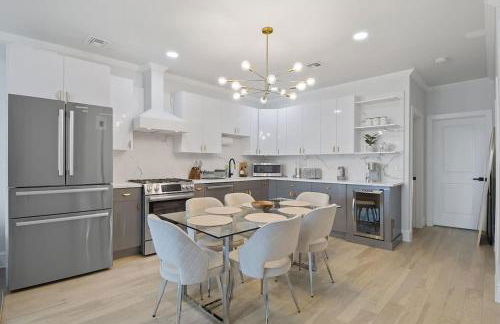 Elegant 2BR-2BA Spacious Escape with Rooftop Near NYC - Foto 6