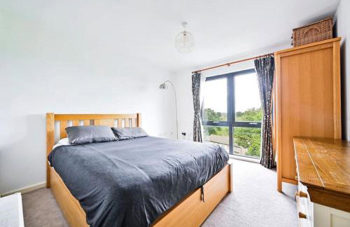 Stylish 2 bed 2 bath apt in Wembley - Foto 2