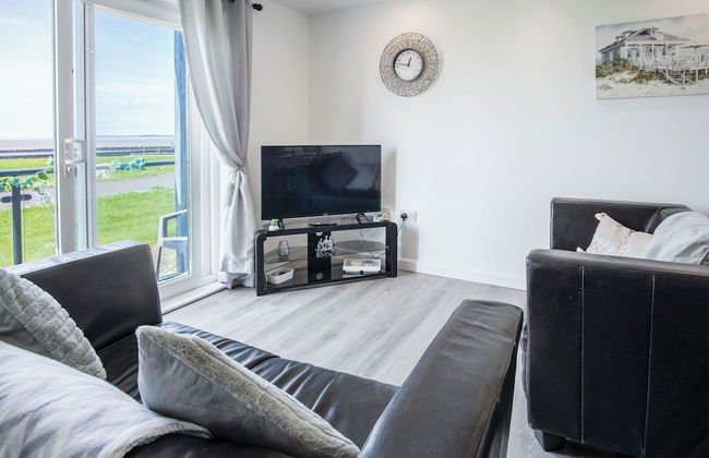 Beach View - 2 Bed Apartment - Llanelli - Photo 24