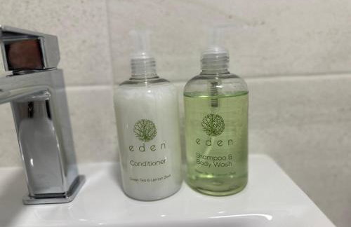 Charming Coastal Retreat - 1-Bedroom Flat in Blyth - Pass the Keys - Foto 9