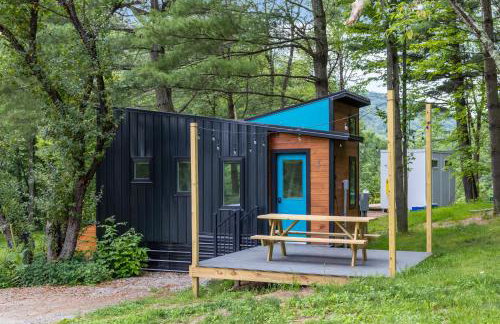 Maple Sugar Shack Tiny House with hot tub & river by Stowe - Foto 1