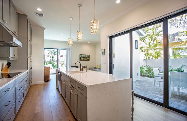 Sorrento Luxury Vacation Home: Expansive 5-Bedroom, 4.5-Bath Retreat with Private Pool, Hot Tub, and Pet-Friendly Accommodations – Just a Short Walk from Stunning Vanderbilt Beach - Foto 35