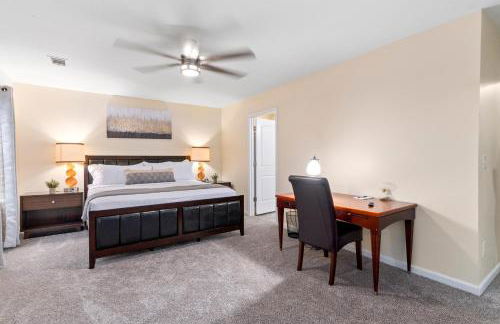 5BR Oasis with 3 Spa-Like Baths - Foto 43