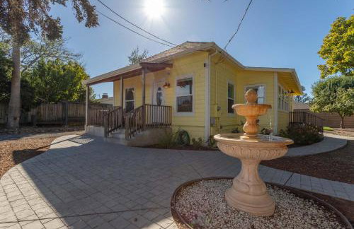 Relaxing 3BR Home with Vineyard View Rooftop Deck and Game Room - Foto 31