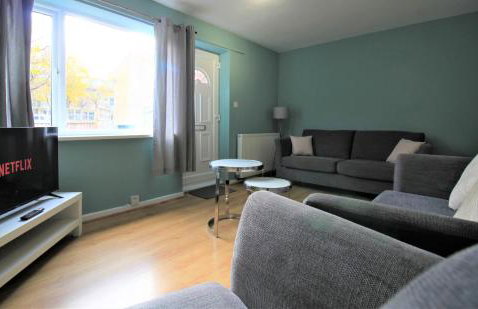 St James House - Charming 3 bed, 2 bathrooms, driveway parking, close to town centre - Photo 36