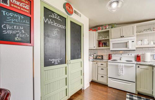 Retro Retreat in Llano with Screened Porch! - Photo 7