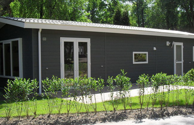 Cozy Chalet With Dishwasher on a Holiday Park - Foto 10