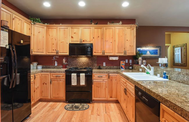 Crystal Charm Amazing 3 BDR Condo Close to Beaches, Casinos, & Skiing! - Foto 8