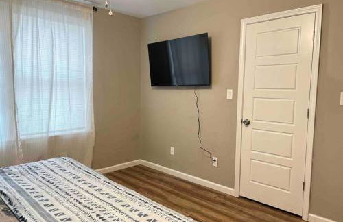 Spacious home, 3 king beds, huge backyard near UM - Foto 18