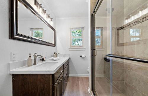 Sprawling estate with private pool and game room and guest house - Foto 14