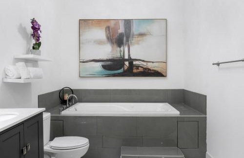 Family-Friendly 5BR | Sleeps 15 | 3 mins Downtown! - Foto 17