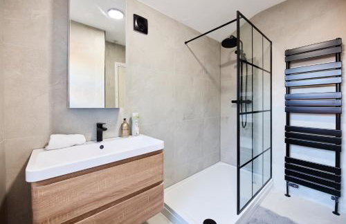 Aura - Elegant Retreat in Prime Leeds Location! - Foto 66