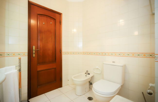 Sea View Apartment by Rent4all - Photo 8