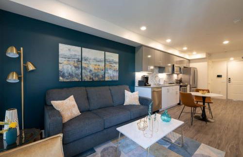 Downtown-Elevator-King Bed-Garage Parking-Laundry - Foto 2