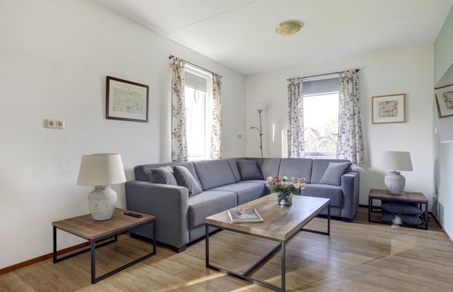 4 bedroom House in Zonnemaire with garden - Photo 2