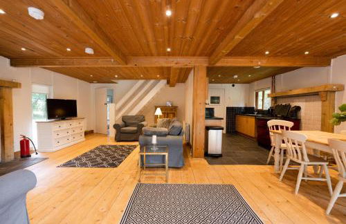 Lilly Lodge; nestled within the forest. - Foto 35