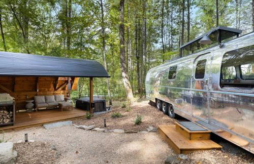 Airstream w Bathtub, River, & Hot Tub - Foto 2