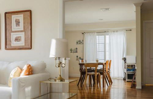 Urban Downtown Stamford Home 45 min to NYC with Garage And Yard - Foto 11