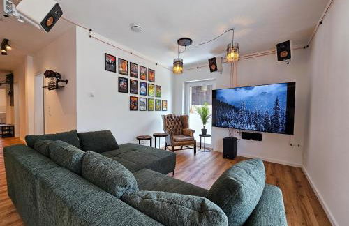 BETTER l industriaI apartment l Heimkino - Foto 9