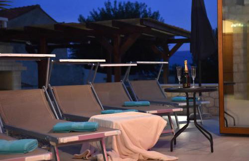 Villa Muskatel KRK -with heated covered pool - Photo 33