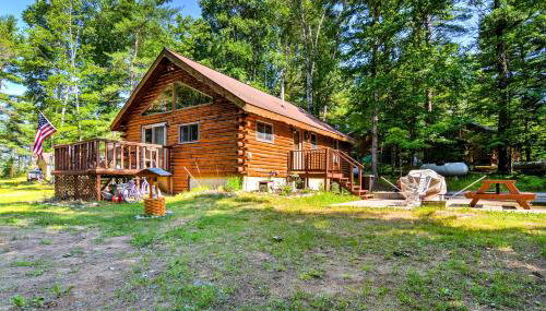 Cozy Manistique Cabin with Deck, Grill and Fire Pit! - Foto 3