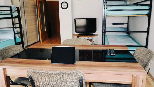 FÜRTH Wohnung mit WLAN und Parkplatz - Foto 1, wardrobe