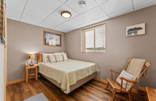 Spacious 4BR Cabin • Sleeps 12 • Games •Near Dells - Foto 19