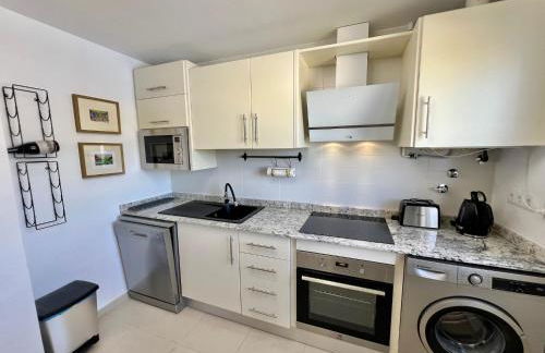 Stunning apartment with overflow pool and golf view - Foto 20