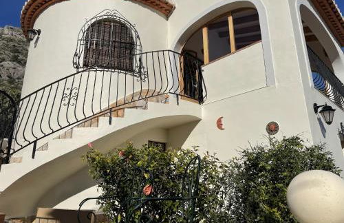 Mediterranean Escape with Garden - Foto 12