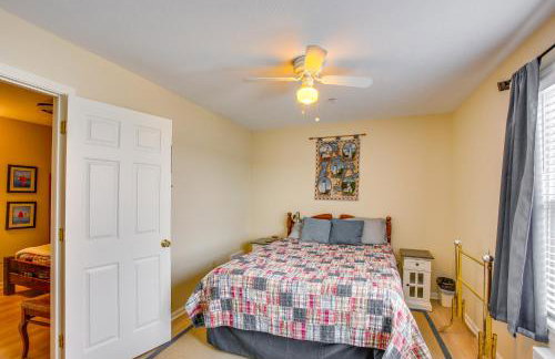 Gorgeous Onekama Condo with Pool and Lake Access! - Foto 11