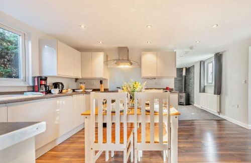 2 Bed in Llwyncelyn 94044 - Photo 1