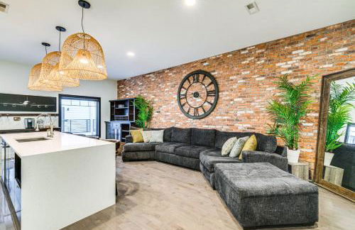 Stylish Omaha Home with Balcony - 2 Mi to Downtown! - Foto 6