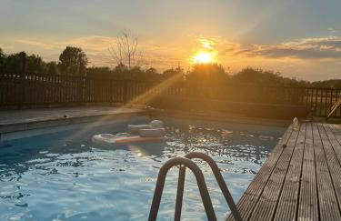 Spacious Cabin with Private Hot Tub, and Private Pool, in 5 Acres - intimate Special stay For 2 Adults - plus 1 child under 2 and up to 2 dogs stay for free - Foto 11