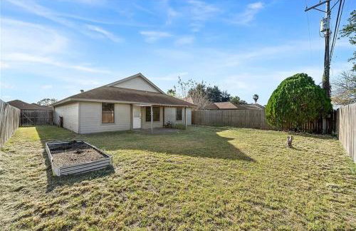 4 Bedroom 2 bath Beautiful spacious home for rent 1300 a month - Photo 4