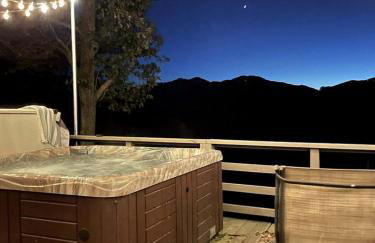 Rustic-Modern Log Cabin Getaway: Family-Friendly, Quiet Ranch, Wildlife at Your Door in Clyde, North Carolina - Foto 6