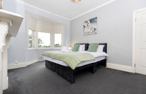 Charming and comfortable property by Our Home Short Stays very spacious with super fast WiFi close to the Metro Centre and Newcastle City Centre - Foto 18