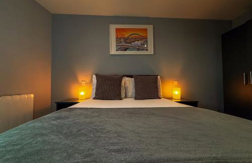 Modern 3 Bedroom Quayside Apartment RIVER VIEWS - Sleeps 6 Free Parking - Foto 3