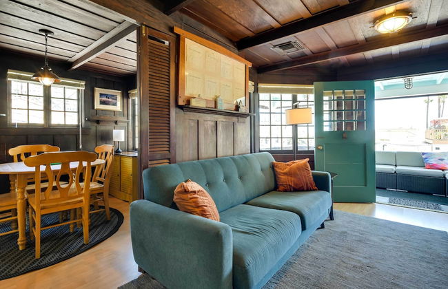 Charming Catalina Gem w/ Deck: Walk to the Beach - Foto 31