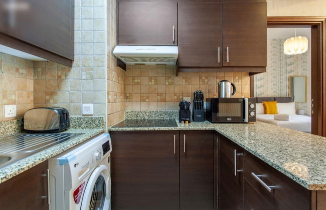 Elegant Apt In Al Barsha South - Photo 9