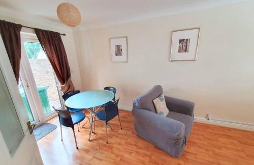 Friars Walk houses with 2 bedrooms, 2 bathrooms, fast Wi-Fi and private parking - Photo 9