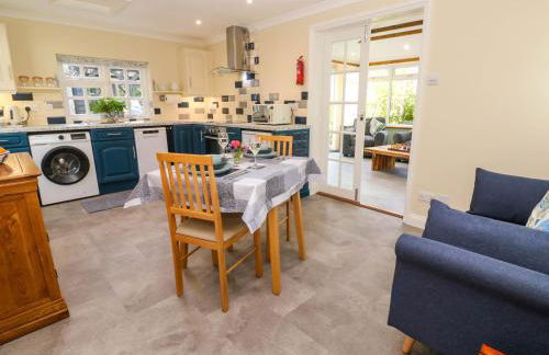 Little Acorns - Photo 12