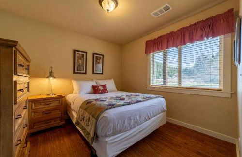 Elk Meadow Cabins 19A Johnny Redwood Suite - Photo 12