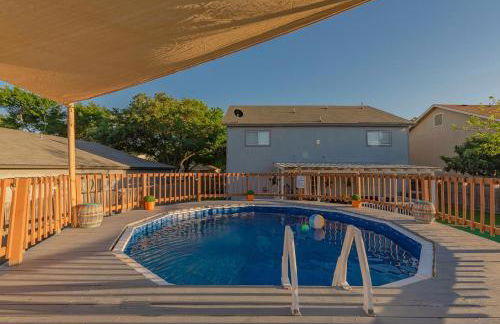 Luxury 5BR House with Pool by SeaWorld & Lackland - Foto 68