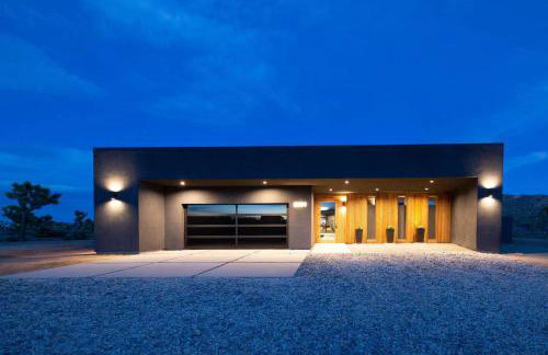 Black C House Modern w pool spa - Photo 29