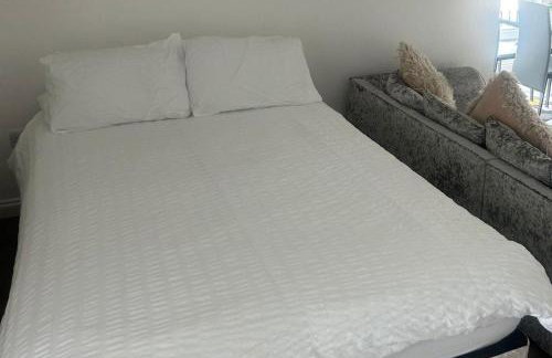 Lanarkshire Apartment- Views- Sleeps 4- Balcony - Photo 20