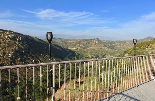 Quiet Hilltop Home With Stunning Hill Top And Valley Views - Foto 27