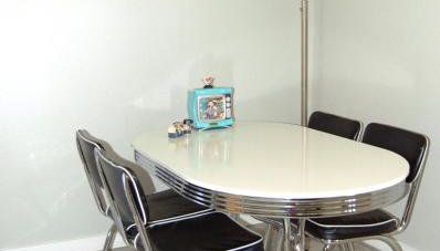 Take it back to simple times with this Retro Retreat! - Foto 3